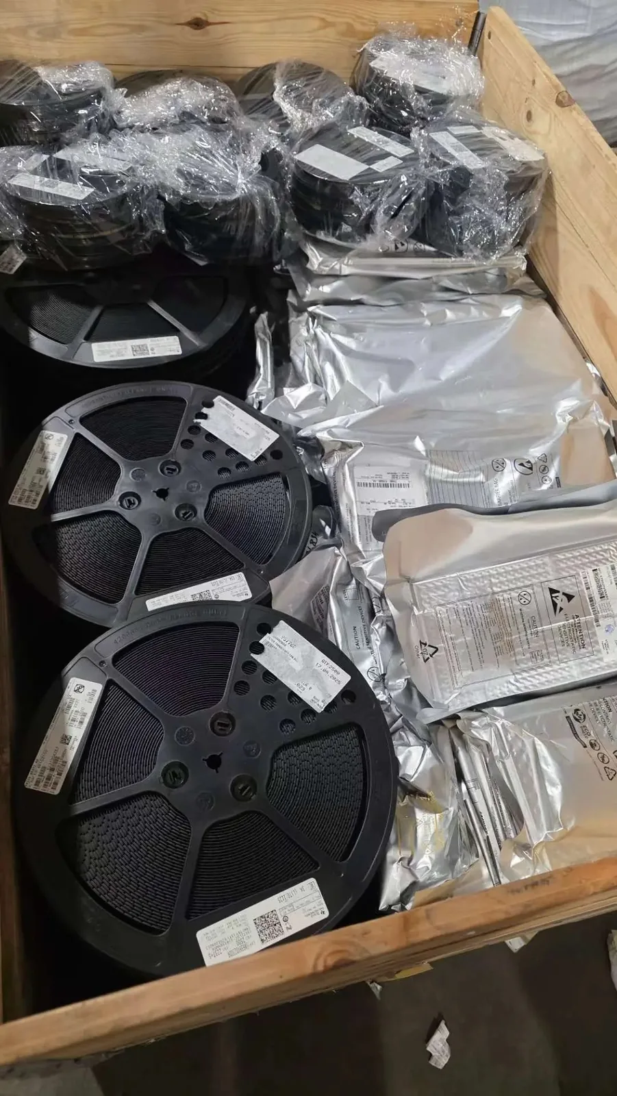 防静电袋与电子元器件卷盘库存